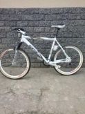Biciccleta branca GTSM1